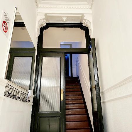 Chambre Privee Au 3E Etage Sans Ascenceur En Plein Centre De Charleroi Lejlighed Eksteriør billede