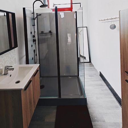 Chambre Privee Au 3E Etage Sans Ascenceur En Plein Centre De Charleroi Lejlighed Eksteriør billede