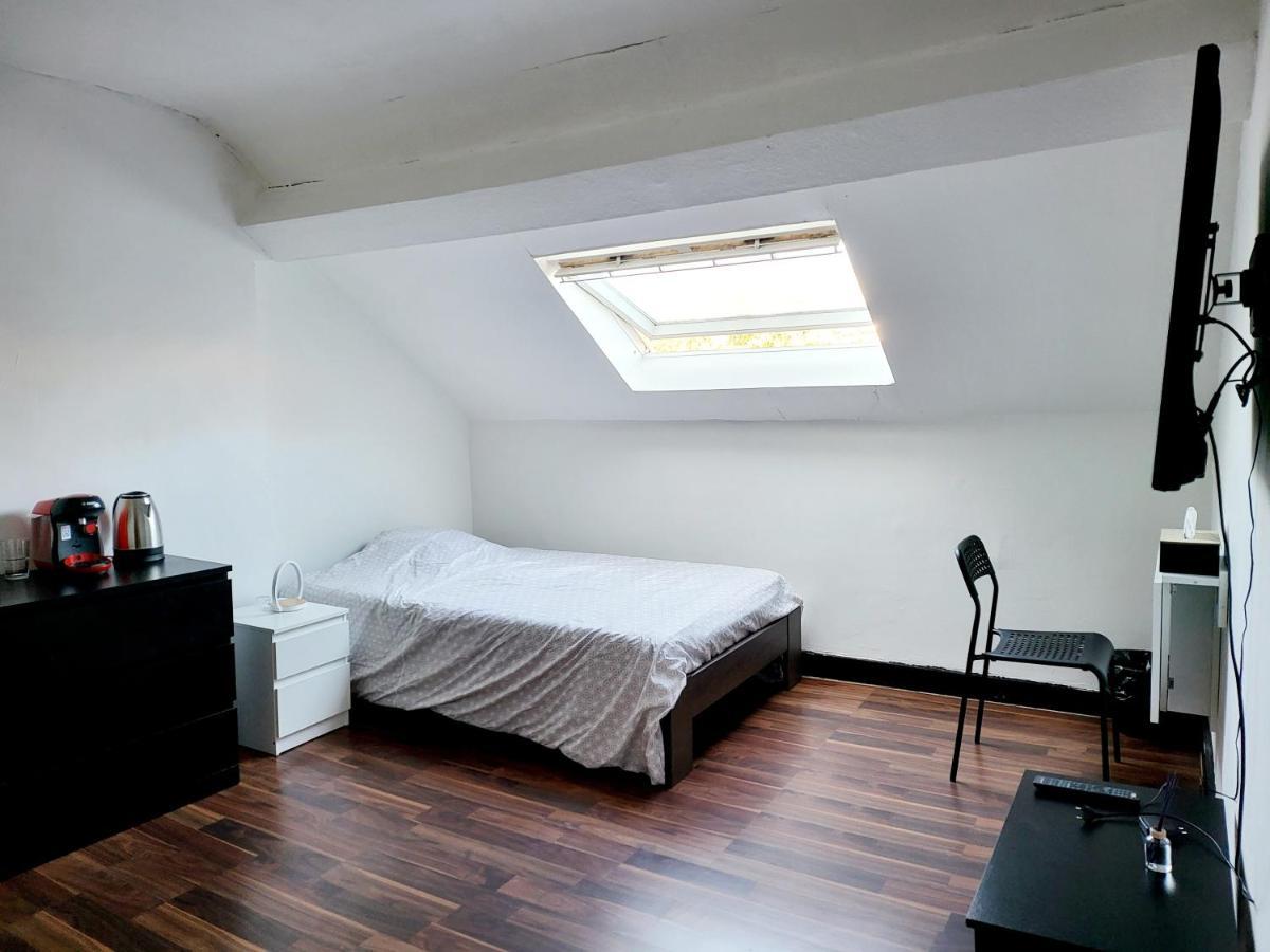 Chambre Privee Au 3E Etage Sans Ascenceur En Plein Centre De Charleroi Lejlighed Eksteriør billede
