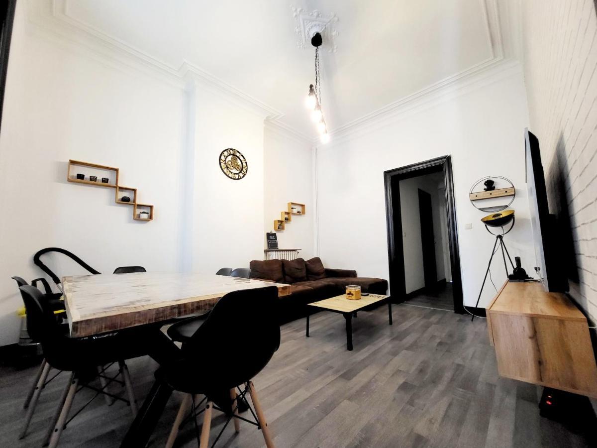 Chambre Privee Au 3E Etage Sans Ascenceur En Plein Centre De Charleroi Lejlighed Eksteriør billede