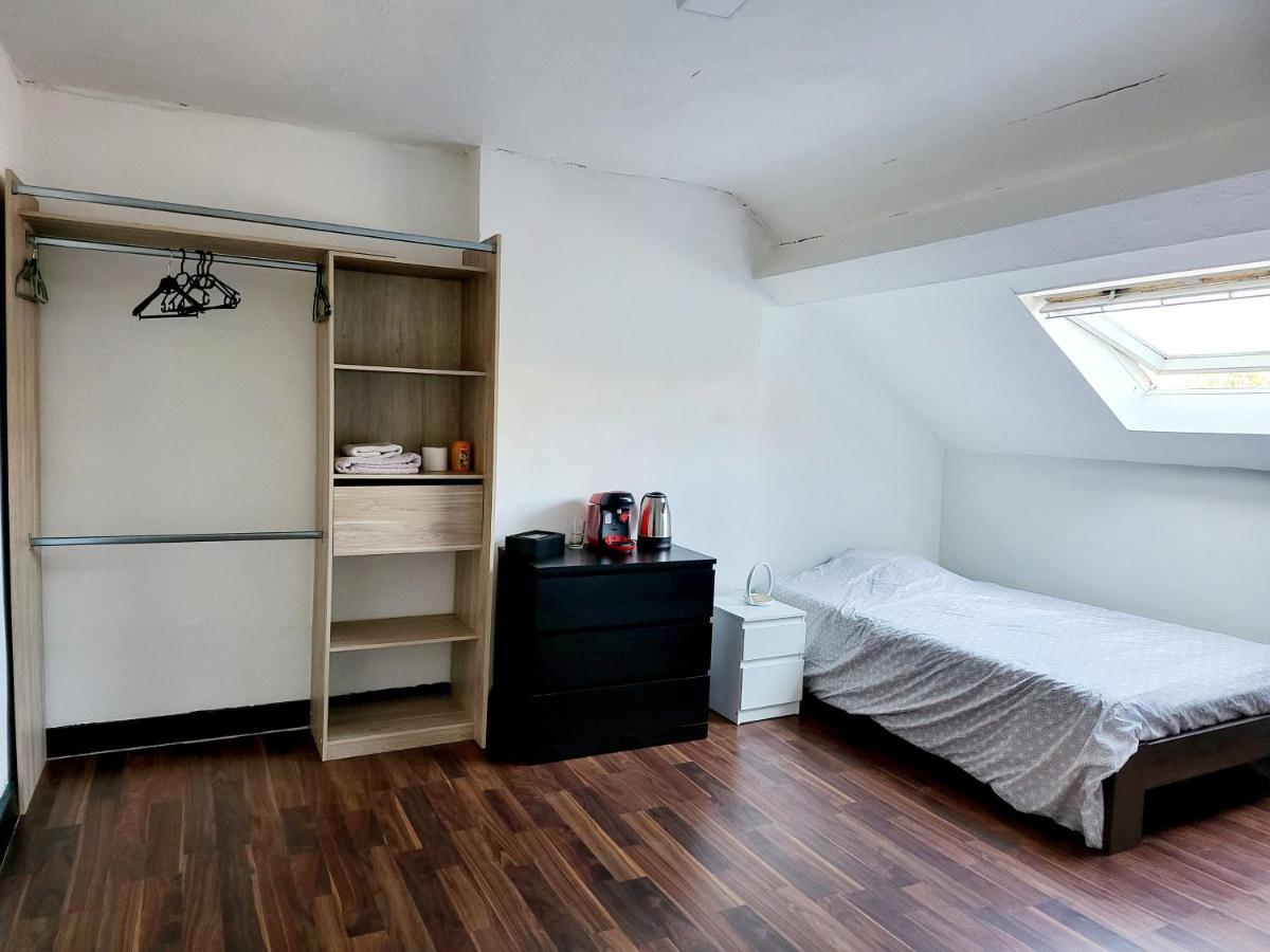 Chambre Privee Au 3E Etage Sans Ascenceur En Plein Centre De Charleroi Lejlighed Eksteriør billede